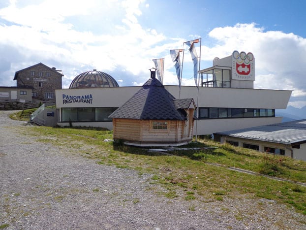 Die umgebaute Bergstation samt Panorama-Restaurant: Bereits im August wurden bei einer Begehung erste Mängel festgestellt. Foto: Mitterwachauer